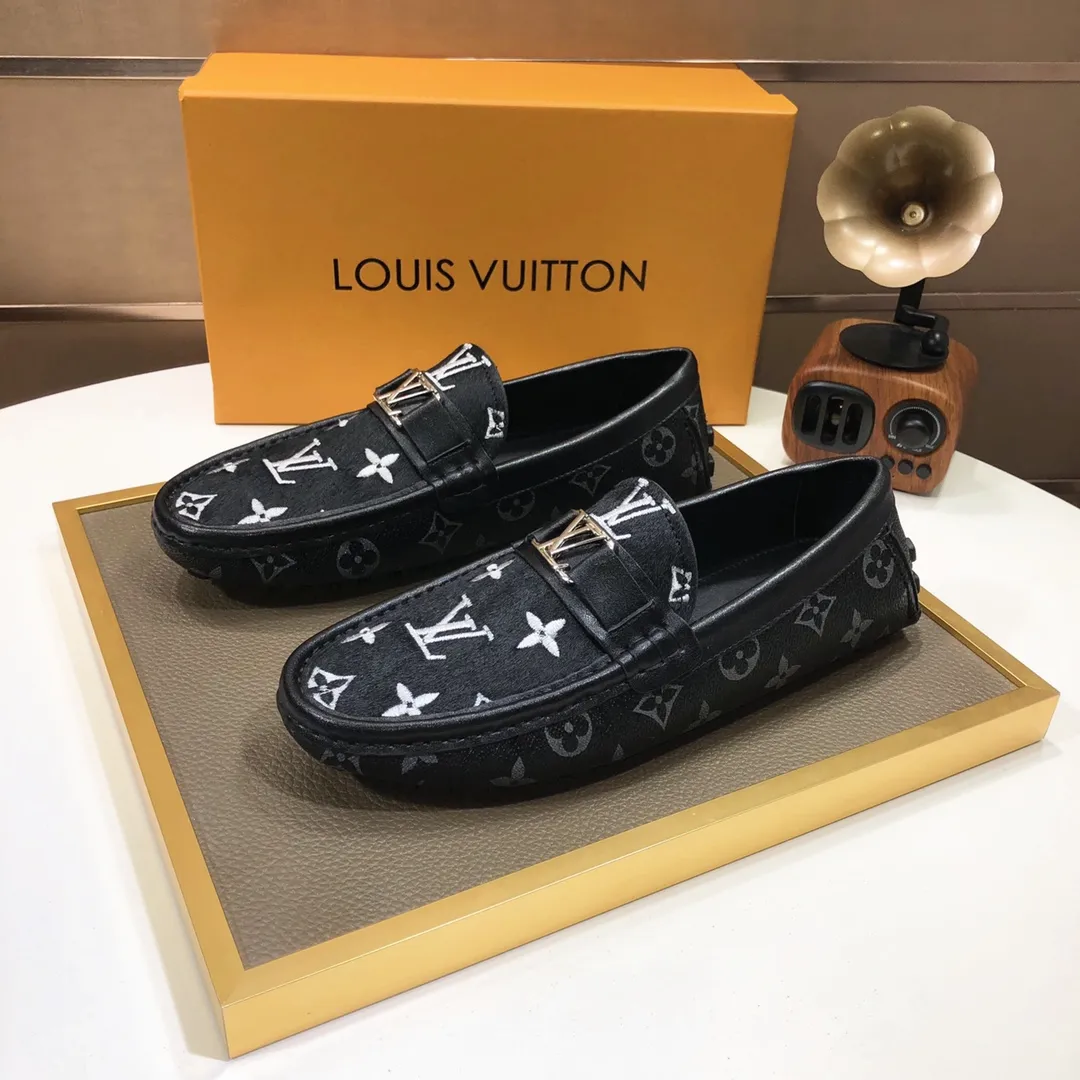 Men's men's shoes 💰420💰 [LV Doudou shoes] (water-dyed cowhide lining) new model is on the market, available on the official website. The new Doudou shoes are processed into single-color materials, and the uppers are made of imported cowhide material. The body of the shoe is fully hemmed with mark thread, and is lined with imported original cowhide leather. The elegant shoe shape is super suitable for all-matching, and the size is 38-44.